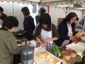 手づくりシフォンケーキ、あったかラーメン販売