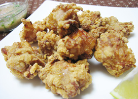 鶏のからあげ 梅ソース添え