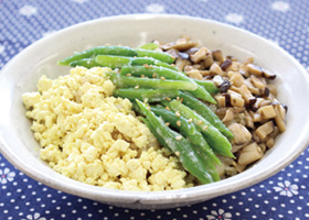 ベジ三色丼