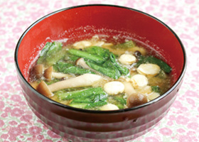 打豆と小松菜の味噌汁
