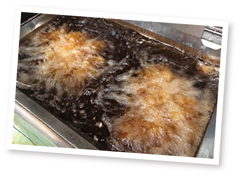 油で揚げられるからあげ